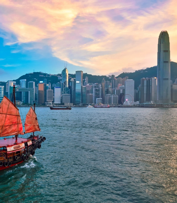 junk-boat-in-hong-kong-img