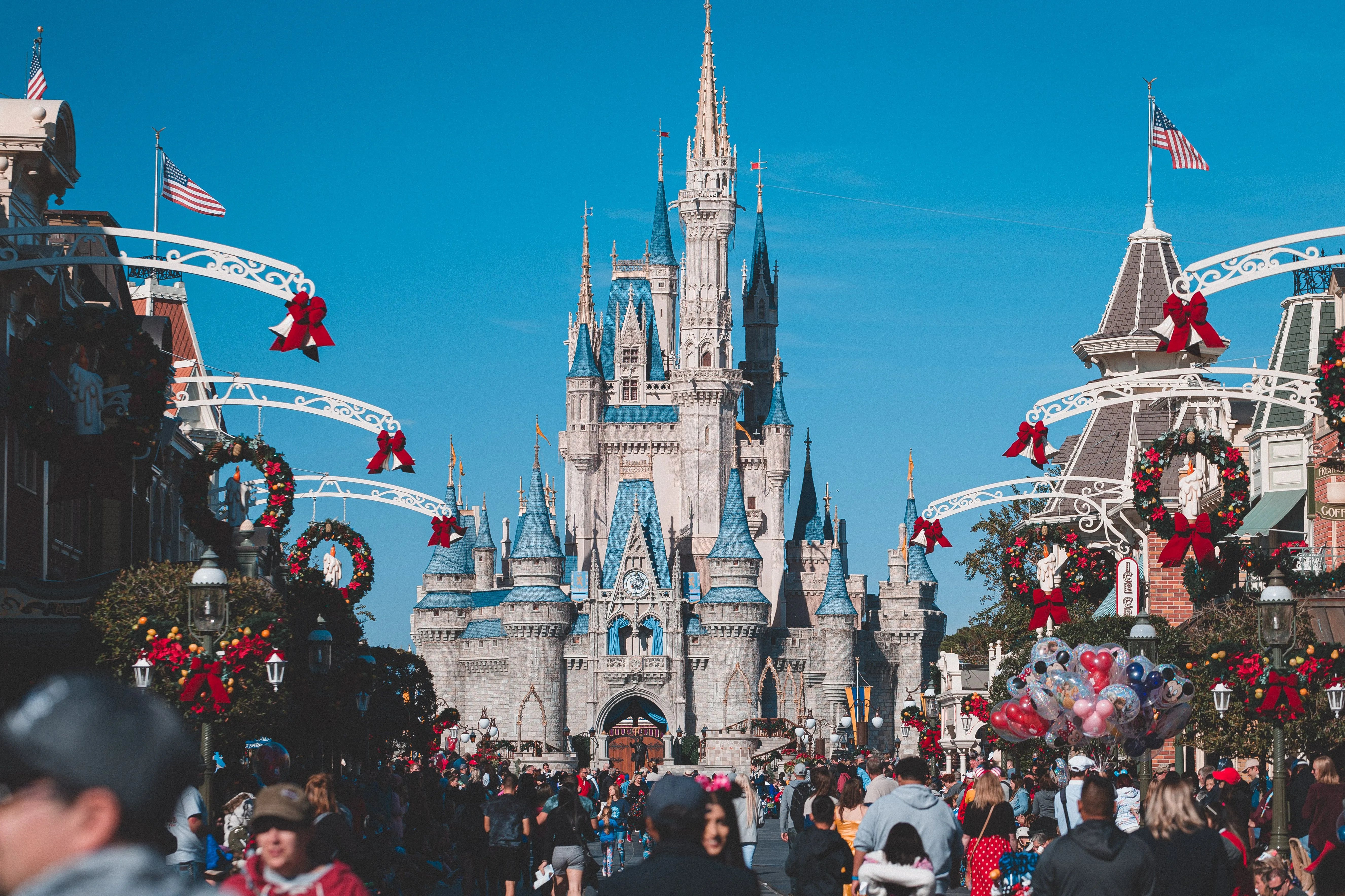Theme-parks-and-entertainment-img