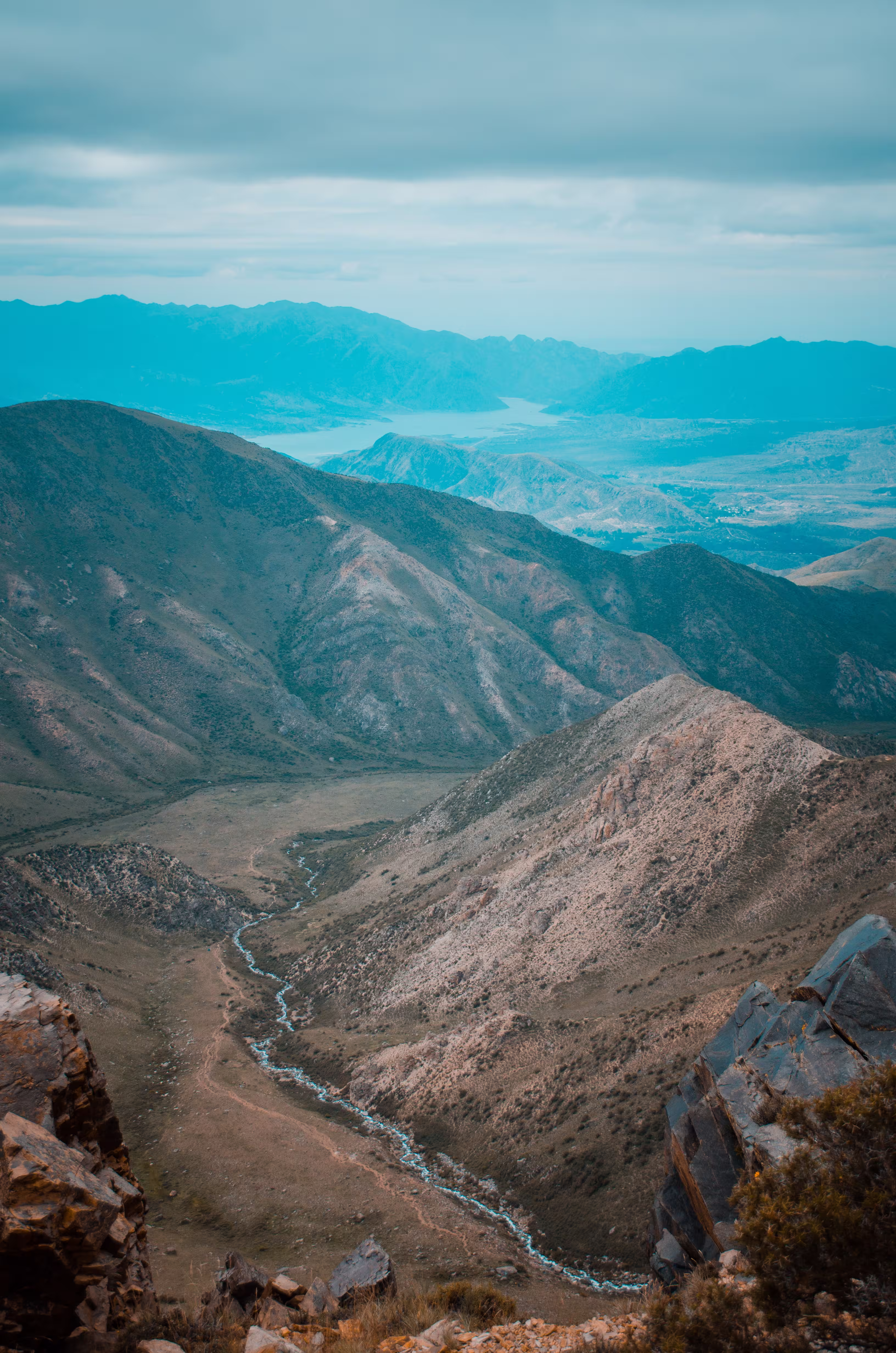 mountains-flowing-river-img