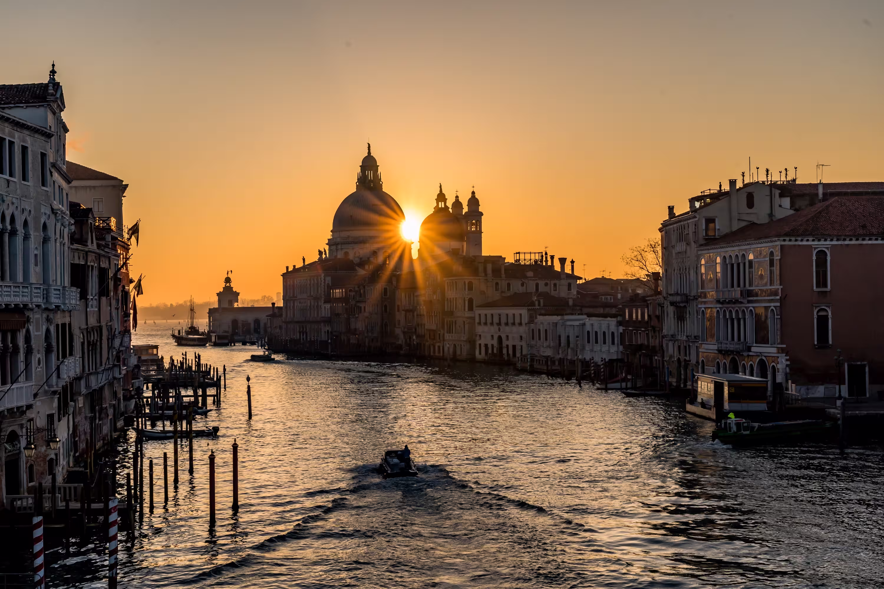 grand canal channel Italy night