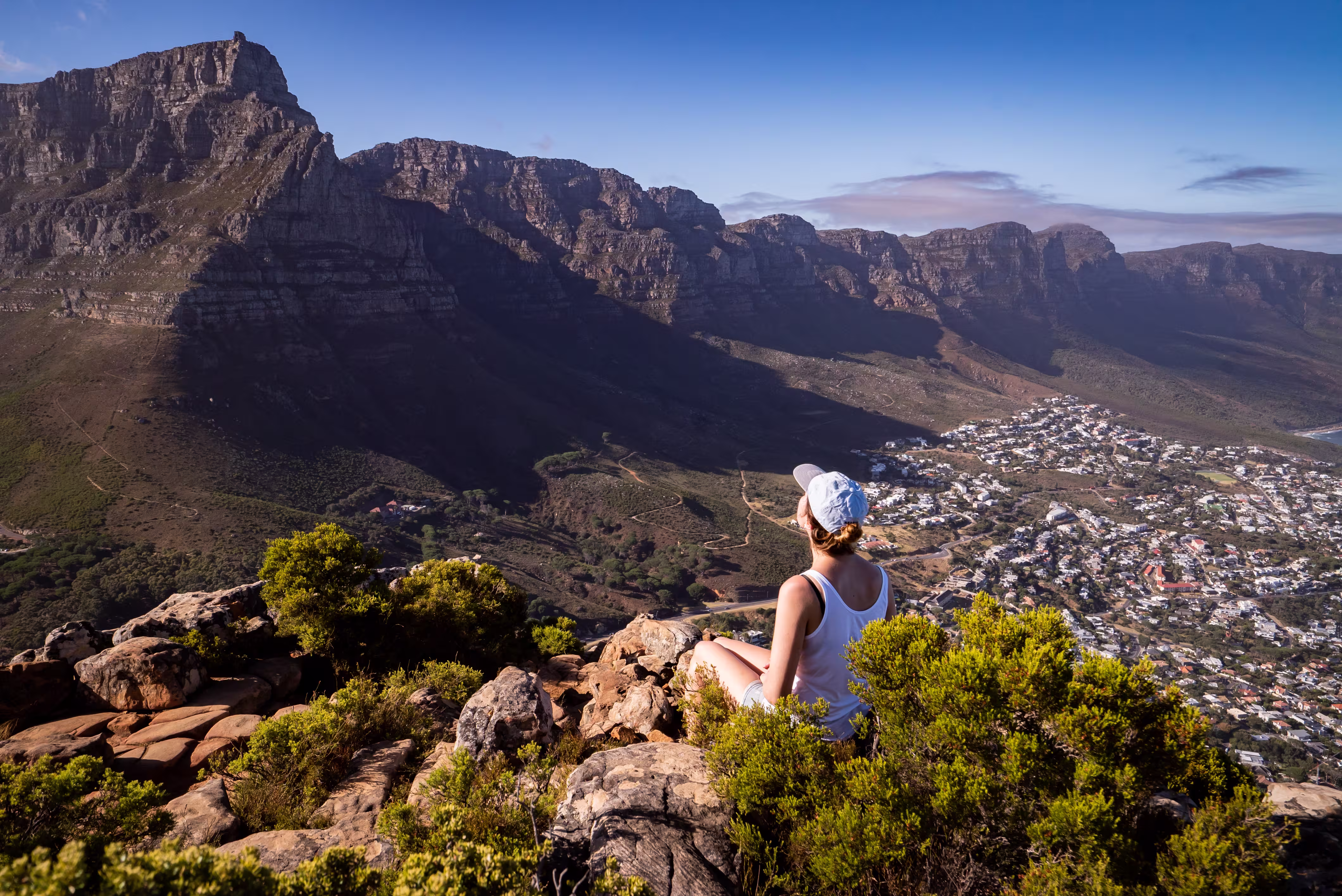 woman-sitting-on-cliff-img