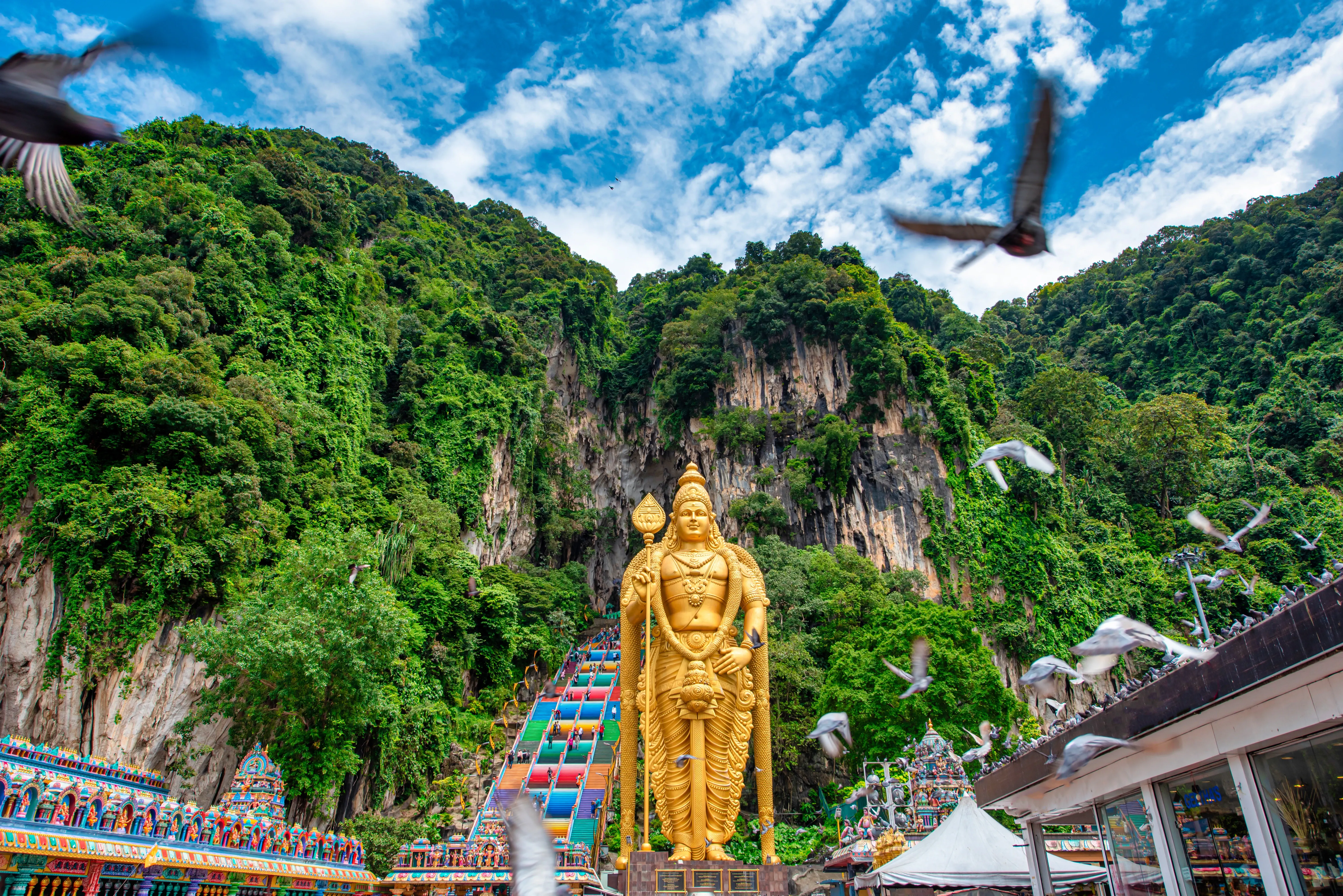 statue-lord-muragan-entrance-batu-caves-kuala-lump-img